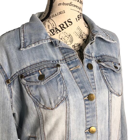 Forever 21 MEDIUM Slight Distress Light Wash Four Pocket Button Up Jean Jacket - Picture 13 of 13